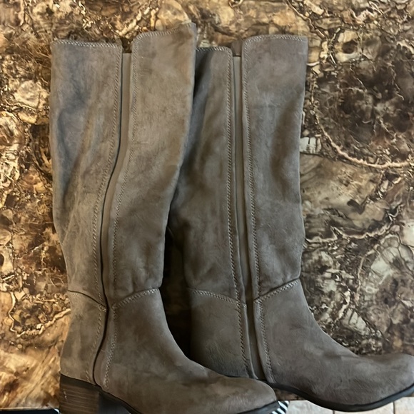 Knee high boots; grey suede; size 6 1/2 - Picture 4 of 6